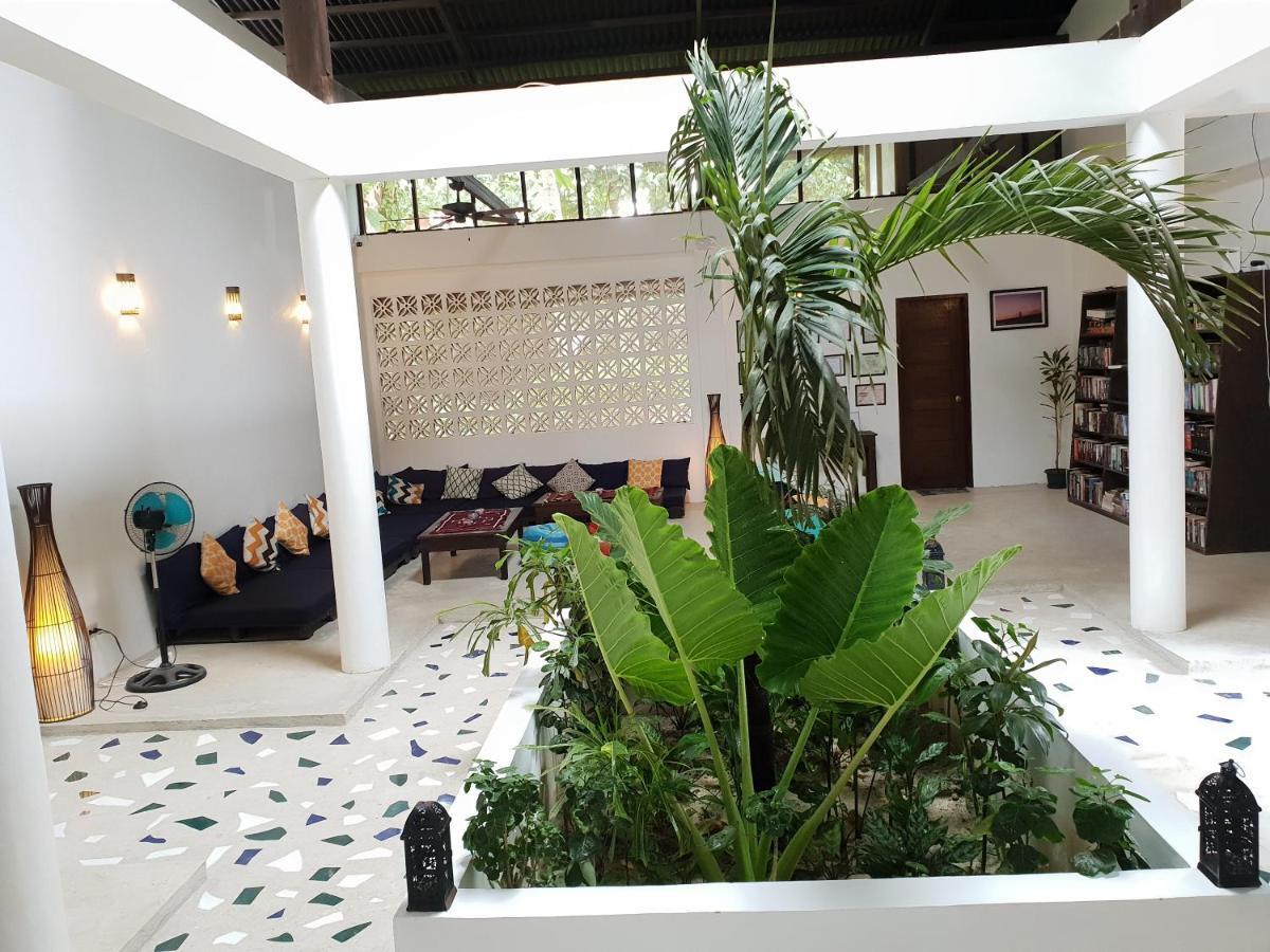 Riad Masaya General Luna  Exteriör bild